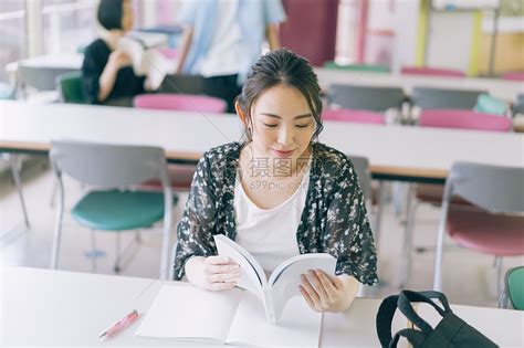 高校图书馆限流以后 北京多个共享自习室迎来了学生潮_手机新浪网