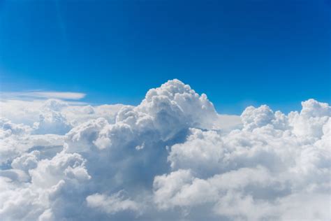 蓝天白云图片-云层之上的美丽景色素材-高清图片-摄影照片-寻图免费打包下载