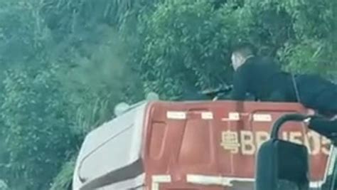 深圳龙岗警方：男子盗窃被发现后胁迫业主驾车逃离，已被控制_凤凰网视频_凤凰网