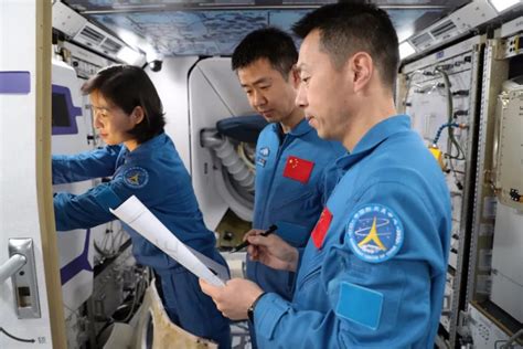 厉害了！三名航天员在中国空间站互相做超声_凤凰网