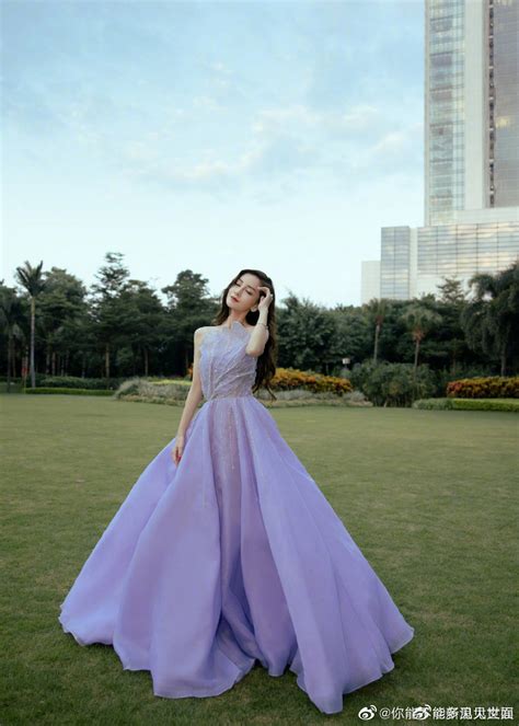 每一位仙女姐姐都有一套美美的紫色礼服……__财经头条