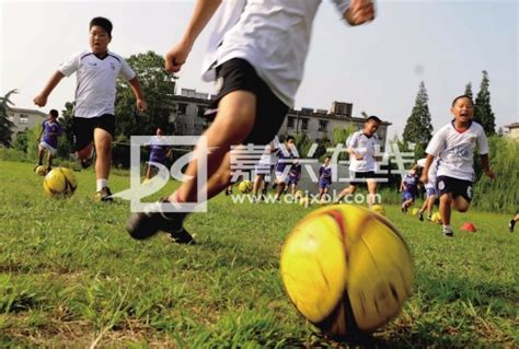 杭州草根足球队迎来了10周年 门兴特地送上祝福|草根|球队|足球队_新浪新闻