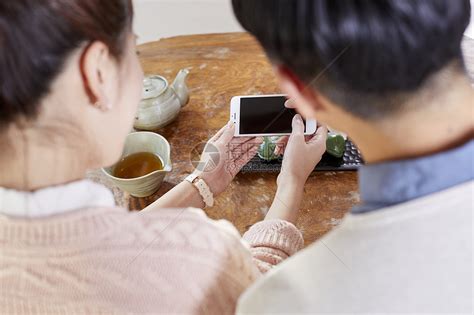 非主流喝茶情侣头像