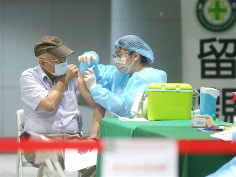 台湾新增本土确诊33483例、死亡36例