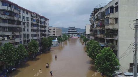 大白新闻现场直击 卫辉水位已下降 洪水来过 水中的家_凤凰网视频_凤凰网