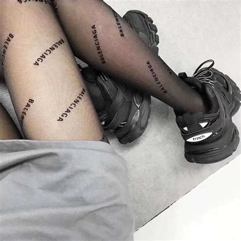 神秘的“名媛风”性感字母丝袜 - 中国丝袜网