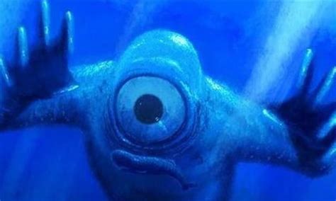 不明巨型海怪身长300米，一口吞掉哥斯拉，最后被打成碎鱼块_腾讯视频