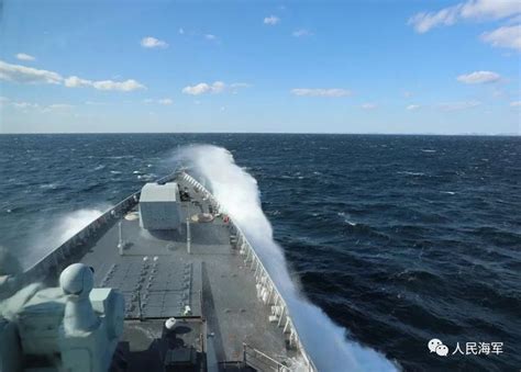 南部战区海军多艘补给舰与052DL型导弹驱逐舰“湛江”舰、海军航……