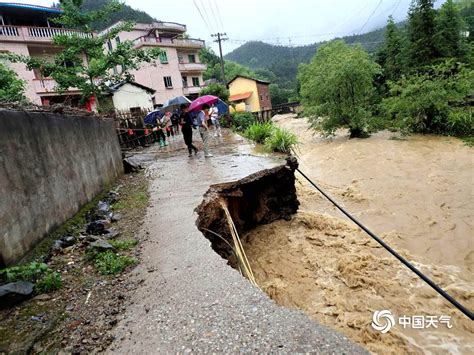 四川内江遭遇大暴雨 河水暴涨房倒桥塌-天气图集-中国天气网