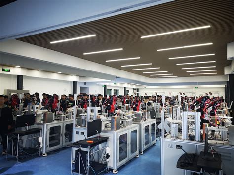 机械工程系组织2020级新生参观实习实训中心
