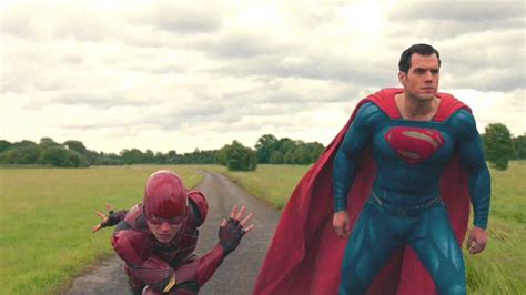 超人和闪电侠比速度，到底谁更快？超人：你太慢了