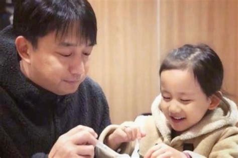 黄磊微博罕见晒儿子，三岁的他集合了搞怪活泼让人喜爱！ - 明星 - 冰棍儿网
