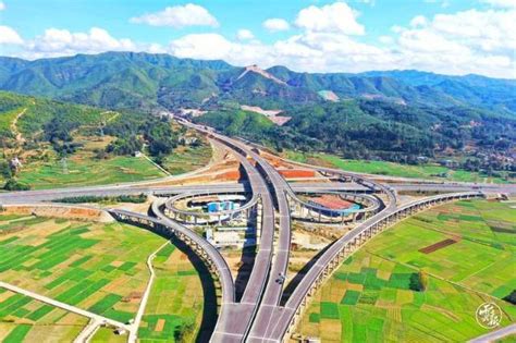 振奋！中国首座跨越红河高速公路悬索特大桥合龙_项目