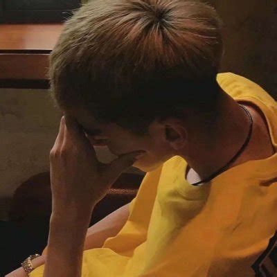 黄色非主流男士头像