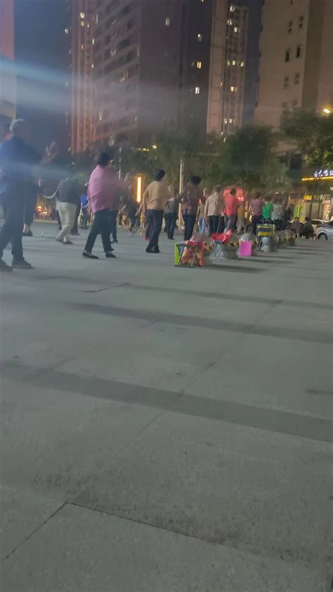 沙北特发幸福里南区广场舞扰民 - e线民生 - 荆州新闻网