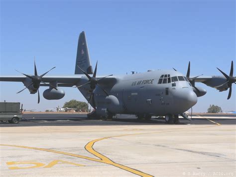 美国为何大面积地停飞C-130H“大力神”运输机__凤凰网