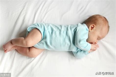婴儿睡觉伸懒腰脸通红（睡觉哼唧）-幼儿百科-魔术铺