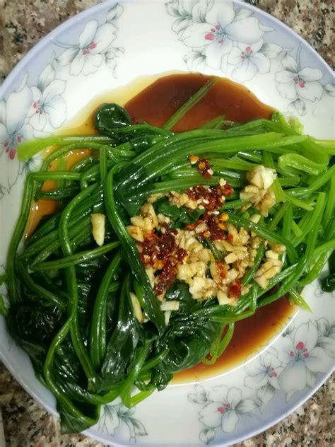 快手菜“蚝油菠菜”的家常做法，好吃又简单，新手也能也会_凤凰网视频_凤凰网