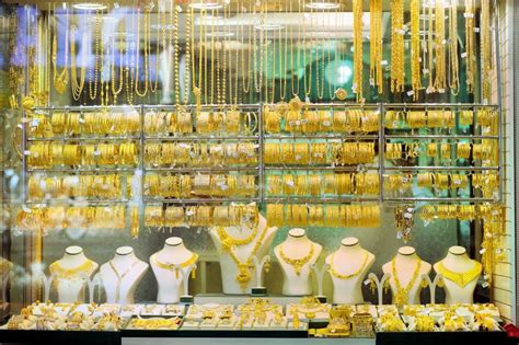 迪拜黄金市场琳琅满目的金饰品高清图片(3)_配图网