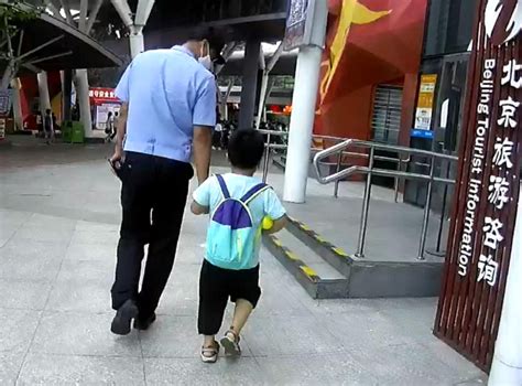 暑期儿童走失警情高发，警方提醒家长：孩子走丢及时报警_北京日报网