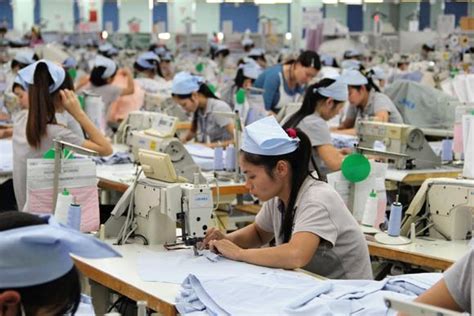 中国人在越南打工，月薪只有3500的他们，为何还不愿意选择回国？
