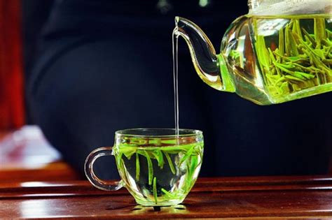 人生如茶，茶有三杯，一苦二甜三回味！