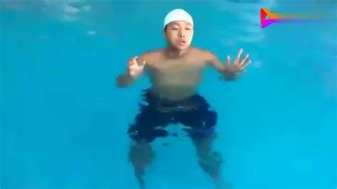 自由泳踩水技巧，踩水游泳的动作视频-健身吧