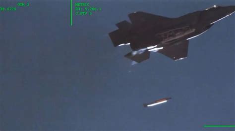 不得不防，美国F-15完成最新型核弹投放测试，核武使用门槛大大降低_凤凰网