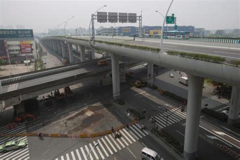 揭秘郑州“最惨”的限高架：平均每周被撞坏三次-大河新闻