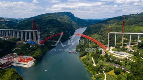 贵州：德余高速乌江特大桥建设加快推进-人民图片网