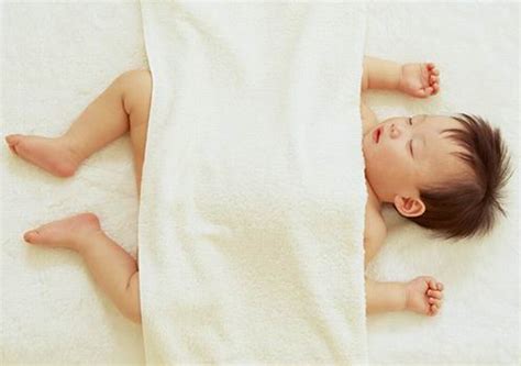 胎儿在妈妈肚子里就有的三种能力,他并不是只会睡觉哦
