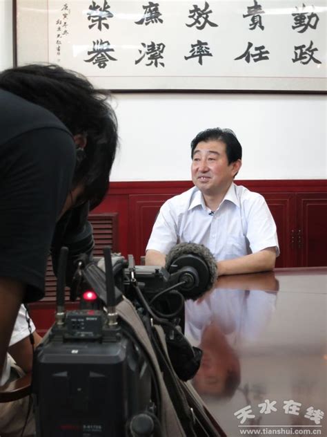 台湾旺旺中时媒体记者团专访天水副市长霍卫平(图)--天水在线