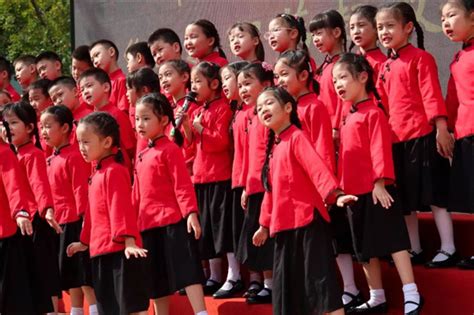 唱国歌、学礼仪 孩子们喜迎最美开学季 - 江苏环境网