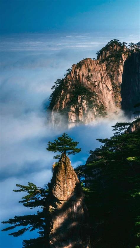 细数中国名山--中国有句话这么形容黄山:“五岳归来不看山，黄山归来不看岳”。