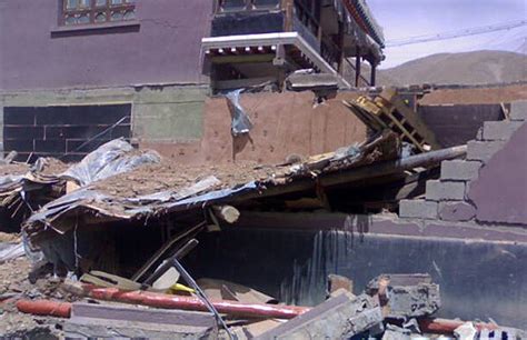 青海玉树地震90%房屋倒塌已300人死亡--晶盾新闻中心