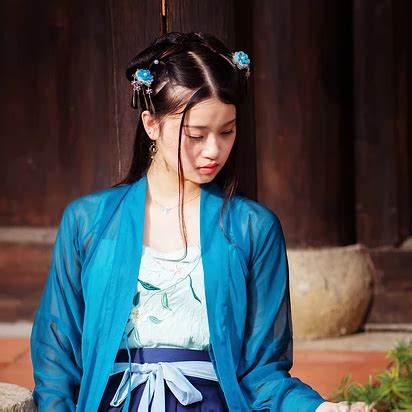黑蓝色古风头像女生真人