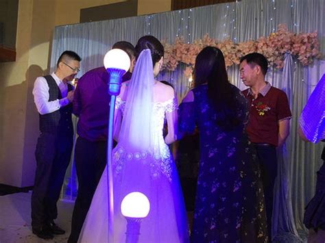 2020武汉公益集体婚礼举行 99对新人共贺“家国同心”_公司新闻_新闻动态