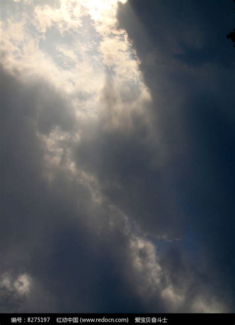 乌云图片-在地平线上乌云密布的天空素材-高清图片-摄影照片-寻图免费打包下载