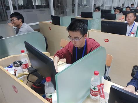 我院代表队斩获2017年CCSP大学生计算机系统与程序设计竞赛一金、一银、六铜 - 新闻公告 - 中国人民大学信息学院
