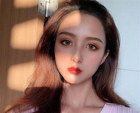 甜美女生化浓妆头像图片