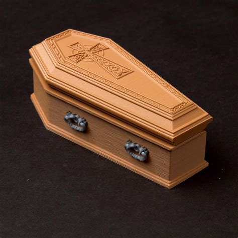 五种棺材葬五种人，为何还有红色的棺材呢？有什么不同？