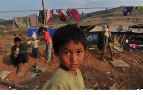 实拍中缅边境线上难民营_频道_凤凰网