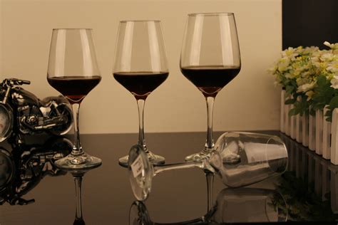 黑领结水晶玻璃红酒杯黑底红杆酒杯波尔多香槟杯葡萄高脚酒杯批发-阿里巴巴
