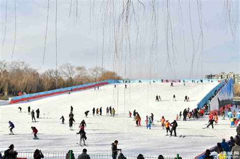 重庆滑冰场哪个最便宜,重庆滑冰场有哪些,重庆滑冰的地方有哪些_大山谷图库