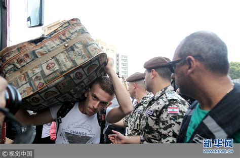 叙利亚难民离开黎巴嫩 携带大包小包返乡 _深圳新闻网
