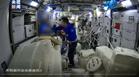 航天员“太空吃播”来了-在太空中是怎么吃东西的 - 见闻坊