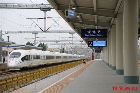 淄博火车站新增隔离护栏和验票窗口