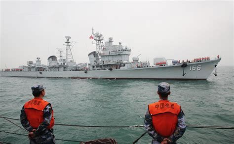 退役珠海舰经过重庆 老兵深夜守候敬礼-上游新闻 汇聚向上的力量