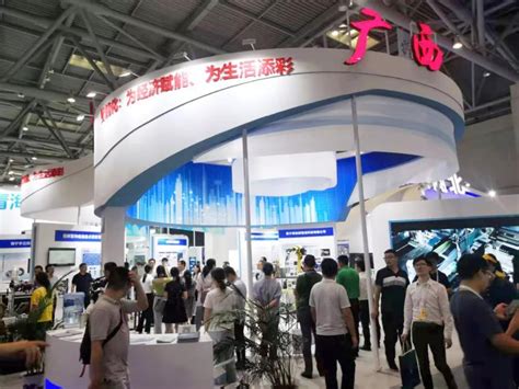 广西恩康公司多枪智能清洗机器人亮相2019中国国际智能产业博览会_广西恩康机械设备有限公司