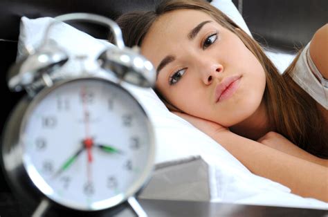 床上睡多久，决定你活多久，你的年龄该睡多长时间？早知道早受益|睡眠|大脑|老年人_新浪新闻